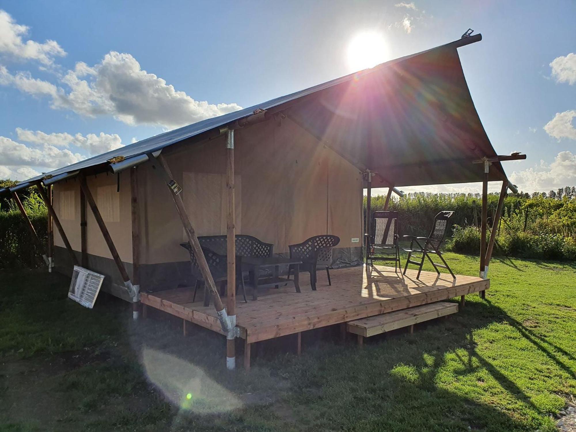 Camping De Oude Rijn Ter Aar Phòng bức ảnh